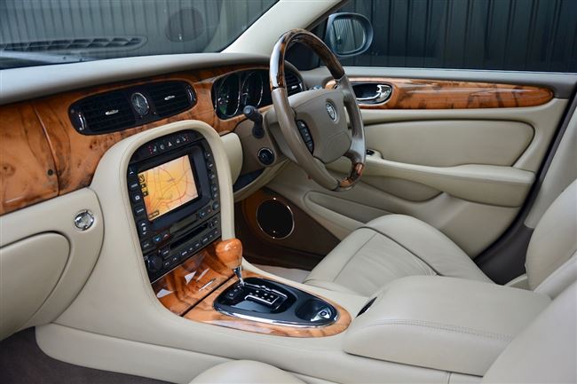 Технические характеристики Jaguar XJ